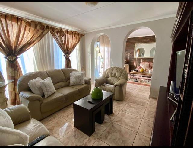 3 BEDROOM PROPERTY TO RENT IN WALDRIFT